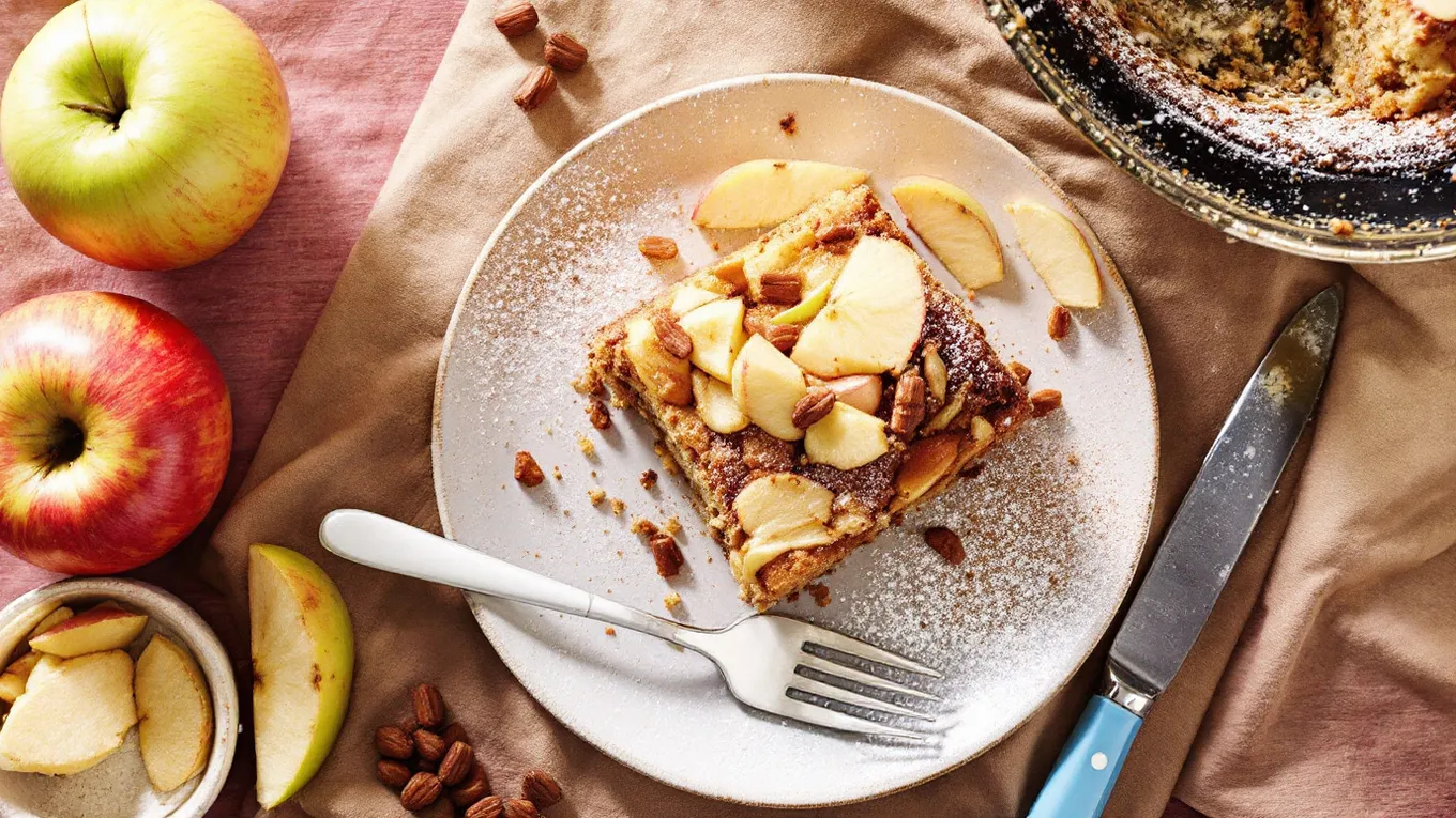 Bake Apple Coffee Cake with Cinnamon Delight